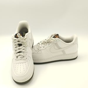 Air force 1 07 LV8 size 10US mens 11.5 womens